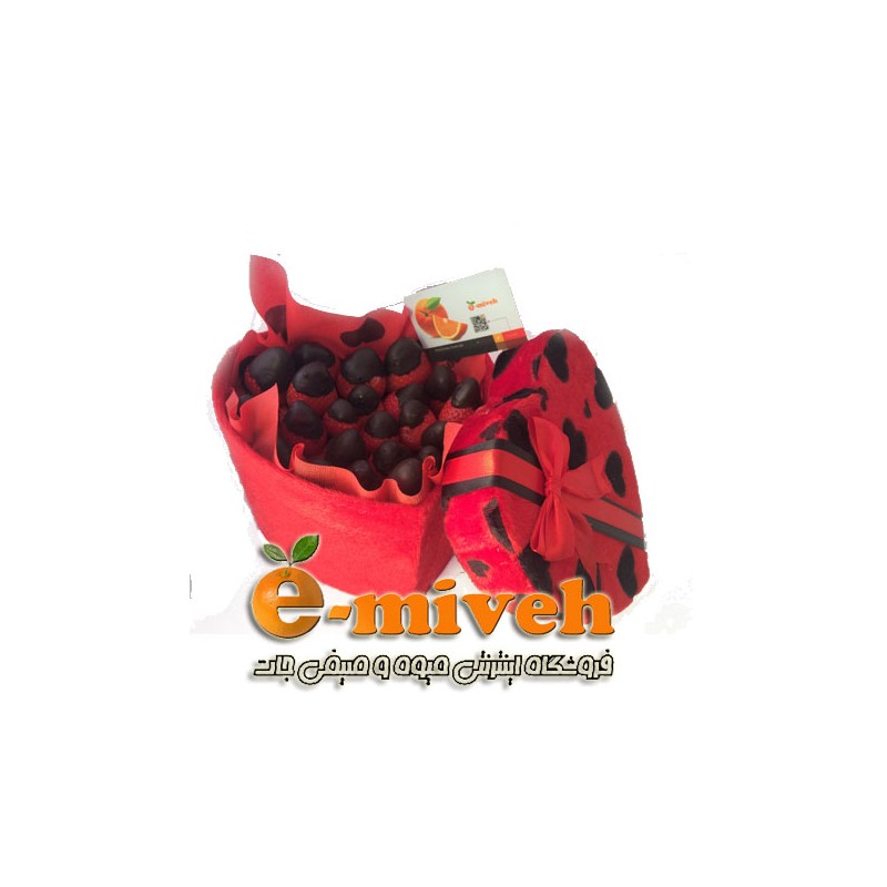 جعبه کادویی طرح قلب  توت فرنگی شکلاتی