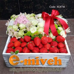 باکس توت فرنگی گل آرایی شده