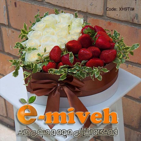 جعبه کادویی طرح قلب توت فرنگی و گل رز